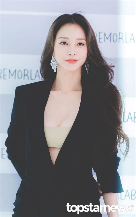 Han ye seul has signed on with a brand new agency, high entertainment. Han ye seul 2018 | 얼굴, 연예인