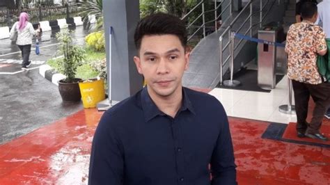 Ternyata ia mendapatkan manfaat luar biasa dari kebiasaan tersebut. Ririn Dwi Ariyanti Diterpa Isu Cerai, Ini Kata Sahabat ...