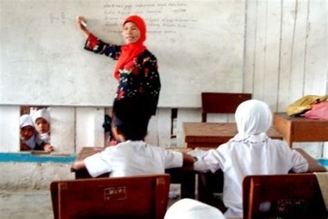 Have nice day dudes ustazah nurul syafikah sahaja tugaskan mengajar sekolah menengah agama berasrama penuh sebuah pekan. Guru Harus Dilindungi dari Kekerasan Orang Tua Siswa | Republika Online