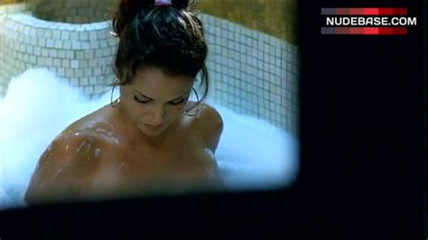 Gabrielle Richens Naked In Tub Hack Nudebase Com