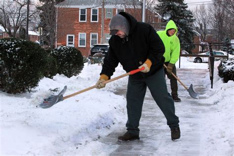 Shovel Snow Safely Pick The Right Snow Shovel With These Top Tips