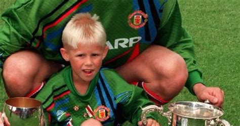 Alguns consideravam o seu estilo um pouco ortodoxo, hiperbólico, louco demais para um representante da fria escola nórdica. Peter Schmeichel discusses Manchester United move for son ...