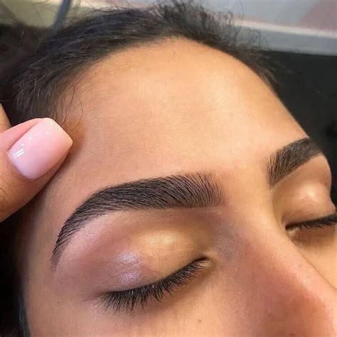 Pin By Gemma Julcamoro On Beauty In 2020 Perfect Eyebrow Shape
