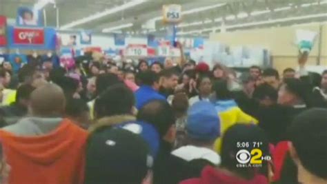 Report Walmart Black Friday Shopper Suspected In Pepper Spray Melee Surrenders Cbs News