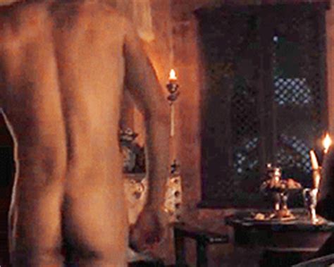 Thumbs Pro Famousmeat Will Tudor Finn Jones Kiss Naked In Game Of Thrones Season S Leaked