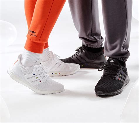 Celebrating the lover's holiday, this adidas superstar starts off with a smooth white leather base all throughout the upper that is the. Swarovski adidas Valentine's Day 2021 Collection Release ...