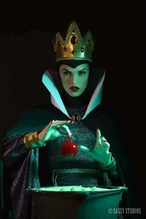 Evil Queen Disney Cosplay Amazing Cosplay Evil Queen