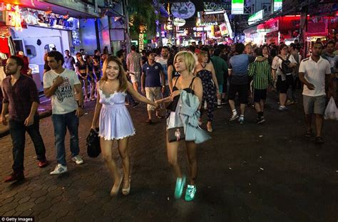 色情业终结前的泰国红灯区 手机凤凰网