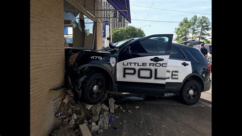 little rock police car crashes into building