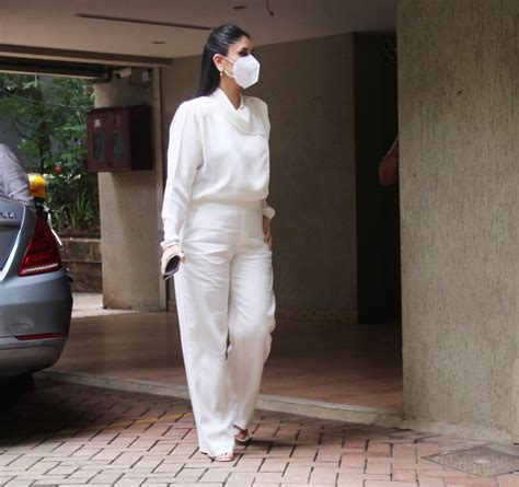 It is extracted from camphor plant's leaves and bark and obtained by isoprenoids through the chemical formula c10h16o. Kareena Kapoor in Rs 6k top and white pants is the most ...