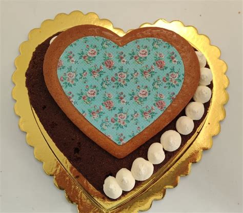 Бутикова торта сърце с декорация по поръчка за рожден ден годишнина юбилей Свети Валентин с