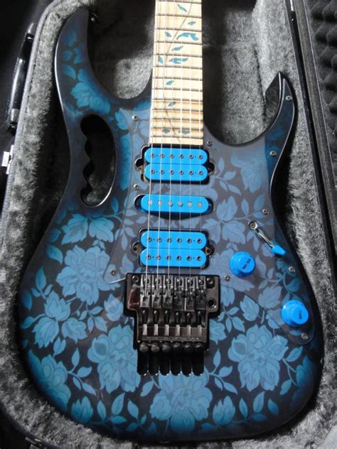 It is a signature model of guitarist steve vai which was produced in japan by fujigen. Ibanez Ibanez JEM 77 BFP 1991 Blue Floral Pattern Guitar ...