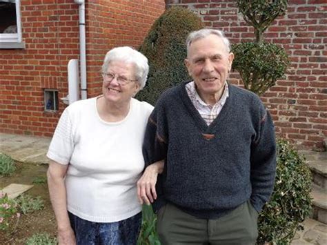 Grappig liedje over ambiorix, die het boegbeeld is van de stad tongeren. Bon 56 Bon 58