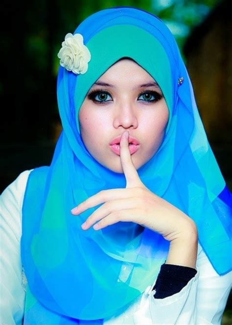 Muslima Hijab Styles Trendy Hijab Fashionable Hijab Scarves Photographs Of Women In Hijab
