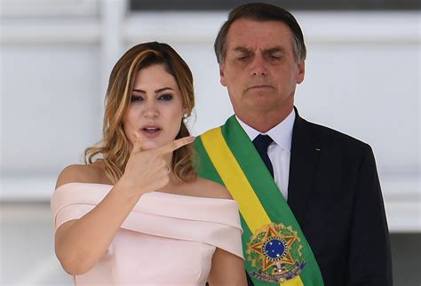 Michelle Bolsonaro Esposa De Jair Bolsonaro Rompió El Protocolo La Fm
