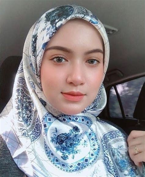 Pin Oleh Binsalam Di Hijab Cantik Di 2020 Gaya Hijab Wanita Cantik Kecantikan