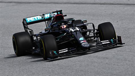 Lewis hamilton took a knee ahead of every f1 race in 2020. Lewis Hamilton makes a statement as F1 gets back on track ...