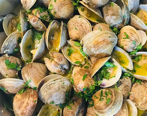 Steamed Clams With Garlic Butter And Wine The Art Of Food And Wine