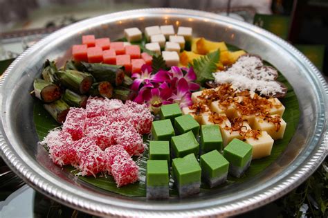 Kuih paling sedap di kuala lumpur hanya di sini. Berbuka Puasa Delights Featuring Special Line Up of ...