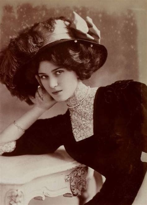 Beautiful Edwardian Woman Vintage Portraits Vintage Photographs