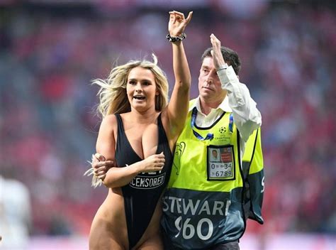 Kinsey Wolanski Ran Out On The Field At The Champions League Final