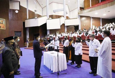 Pada saat para kyai dan tokoh agama hanya mengumandangkan dakwahnya pada tempat ibadah, tidak bagi seorang kh ali. Lantik Kepala UPT SPF Diknas Se Kota Makassar, Prof. Rudy Ingatkan Majukan Dunia Pendidikan ...