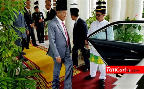 Sepatutnya sudah lama beliau letak jawatan. itu reaksi zabidi shariff susulan peletakan jawatan yang dibuat datuk seri ahmad ismail sebagai presiden persatuan sepak takraw malaysia. Tun Mahathir hantar surat letak jawatan kepada YDPA ...