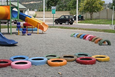 Los juegos recreativos son actividades que lleva a cabo un individuo o un grupo con el objetivo de divertirse y entretenerse. En Murano, los vecinos les regalan un parque a los niños - La Colmena