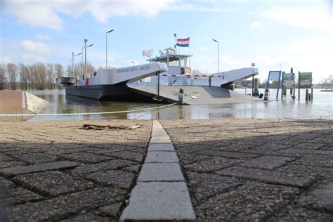 In rivieren en kleinere stromen wordt gesproken van hoogwater wanneer het waterpeil gedurende langere tijd. Veerponten uit de vaart door hoogwater - Horst24