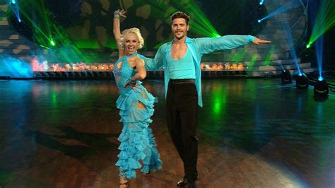 Durch euren support haben wir es dennoch bis zur show 5 geschafft und es war eine. Let's Dance 2018: 6. Liveshow: Bela Klentze und Marta ...