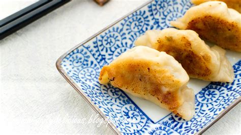 Get a good brand of gyoza wrappers. dailydelicious: Gyoza: with homemade gyoza wrappers