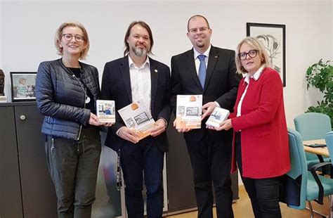 Er entwickelt konzepte für die darstellung und kategorisierung der angebotenen produkte oder dienstleistungen und stellt die. Lehrberuf „e-Commerce Kaufmann/-frau" an der LBS ...