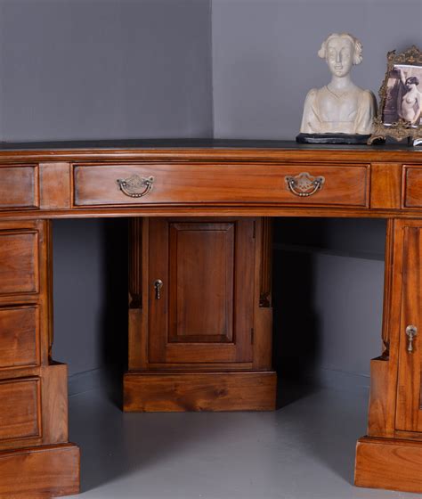 Corner Desk Mahogany Desk Antique Style Leathern Plate Six Drawers And