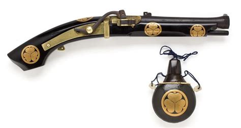 Beautiful Antique Japanese Matchlock Pistol With Matching Powder Flask