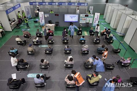 유머 속보 잔여백신 확인 서비스 접속마비. 코로나vs백신 노쇼 백신, 2차 접종 어떻게?…"11주 뒤로 자동 ...