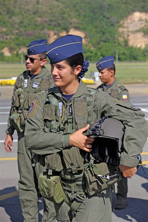 Oficial De La Fuerza Aérea Mujeres Militares Mujeres Selfies De Chicas