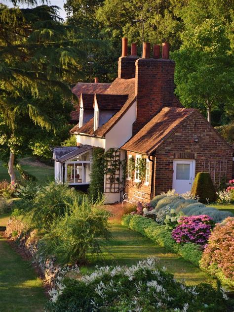 Country Cottage In Old Hatfield Country Cottage Garden English