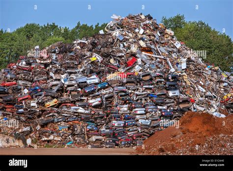 Pile Cars Scrap High Resolution Stock Photography And Images Alamy