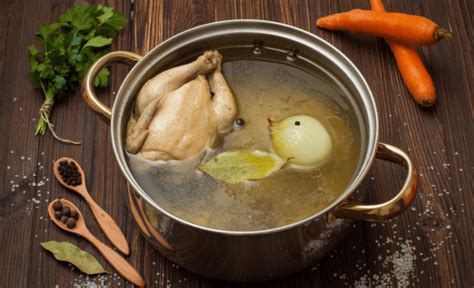 Cómo hacer un caldo de pollo sin verduras receta fácil