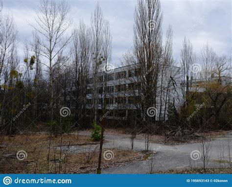 Abandoned Houses In Pripyat Among The Trees Abandoned Residential
