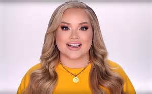 Youtuber Nikkietutorials Comes Out As A Transgender Woman