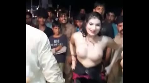 Sexy Girl Nude Dance Striping Off In Public While Dancing Indoxtube