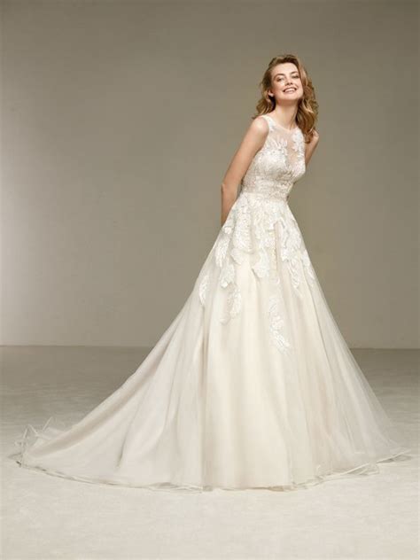 Es ist vom luxuslabel pronovias und ist eine 36/38 mit spitze, perlen und swarovski bestickt. Svatební šaty Pronovias Dola | Brautkleid, Hochzeitskleid ...