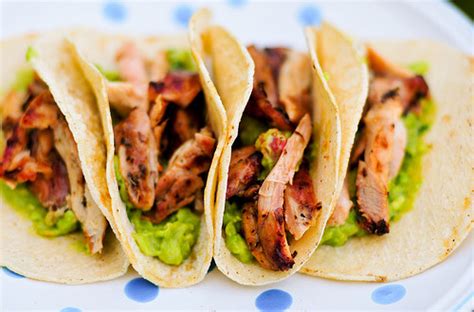 These are the best skinny chicken tacos you will ever have, and they are completely healthy! Cómo hacer tacos de pollo - Handspire