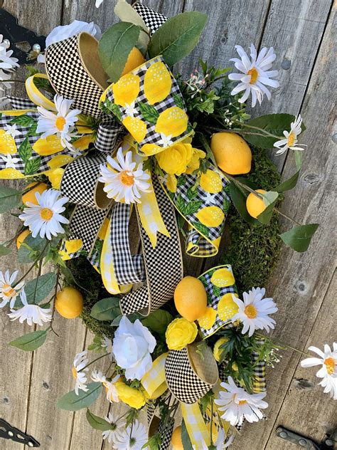 Beberapa racikan minuman ini sangat cocok dikombinasikan dengan teh hijau yang direkomendasikan oleh all women. Lemon Wreath, Summer Wreath, Large Lemon Wreath, Summer ...