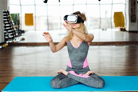 Woman In Yoga Class With Vr Helmet Stock Image Image Of Adult Coach 99706141