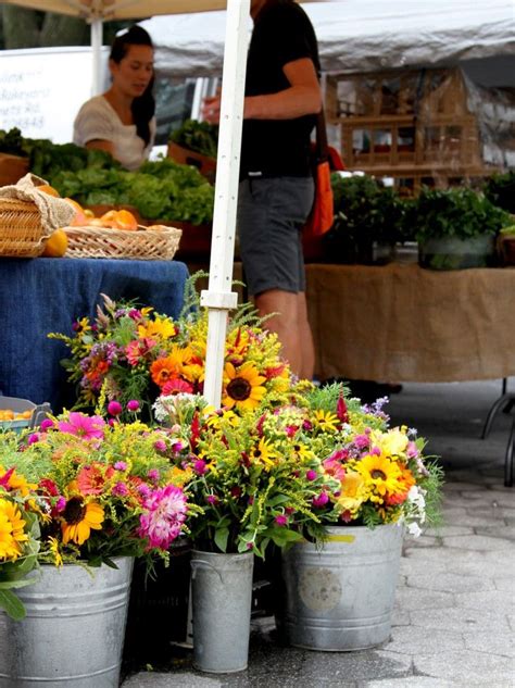We like to think of this. Get the Look: Farmers' Market Flowers | Flower farm ...