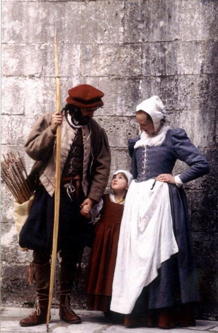 Below are images of the classic looks worn by elizabethan women and by queen elizabeth herself. Hela familjen klädd i engelsk lägre medelklass ...