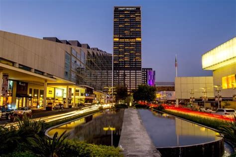 Somos un escenario que crea e impulsa una agenda cultural, familiar y ambiental para convertirse en el espacio favorito de todos los tapatíos. Plaza Andares (Guadalajara) - 2020 All You Need to Know BEFORE You Go (with Photos) - TripAdvisor