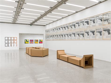 In einer szene wirft die vierjährige matilda in der küche eine geöffnete dose suppe in den mülleimer. Andy Warhol im mumok | PARNASS Kunstmagazin
